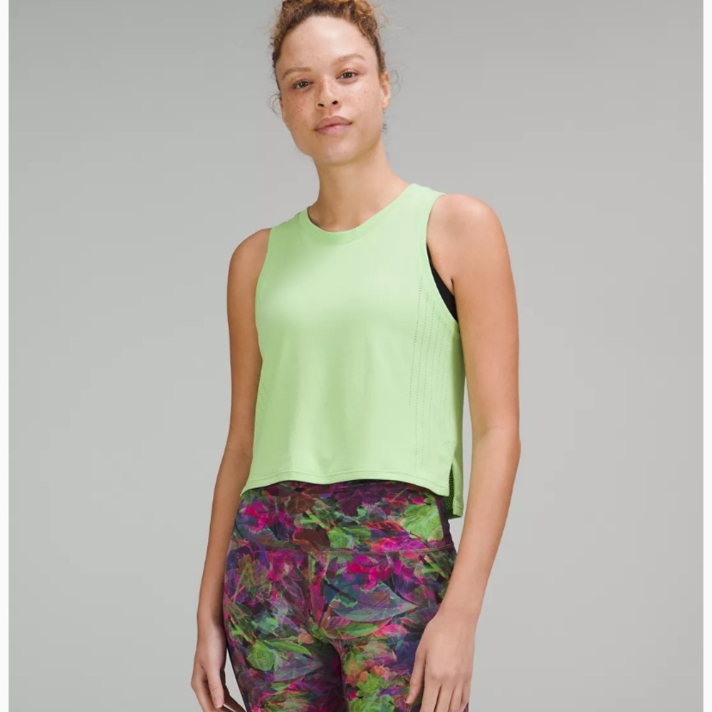 Lululemon train to be tank top in Scream Green Light/Scream Green Light size 6